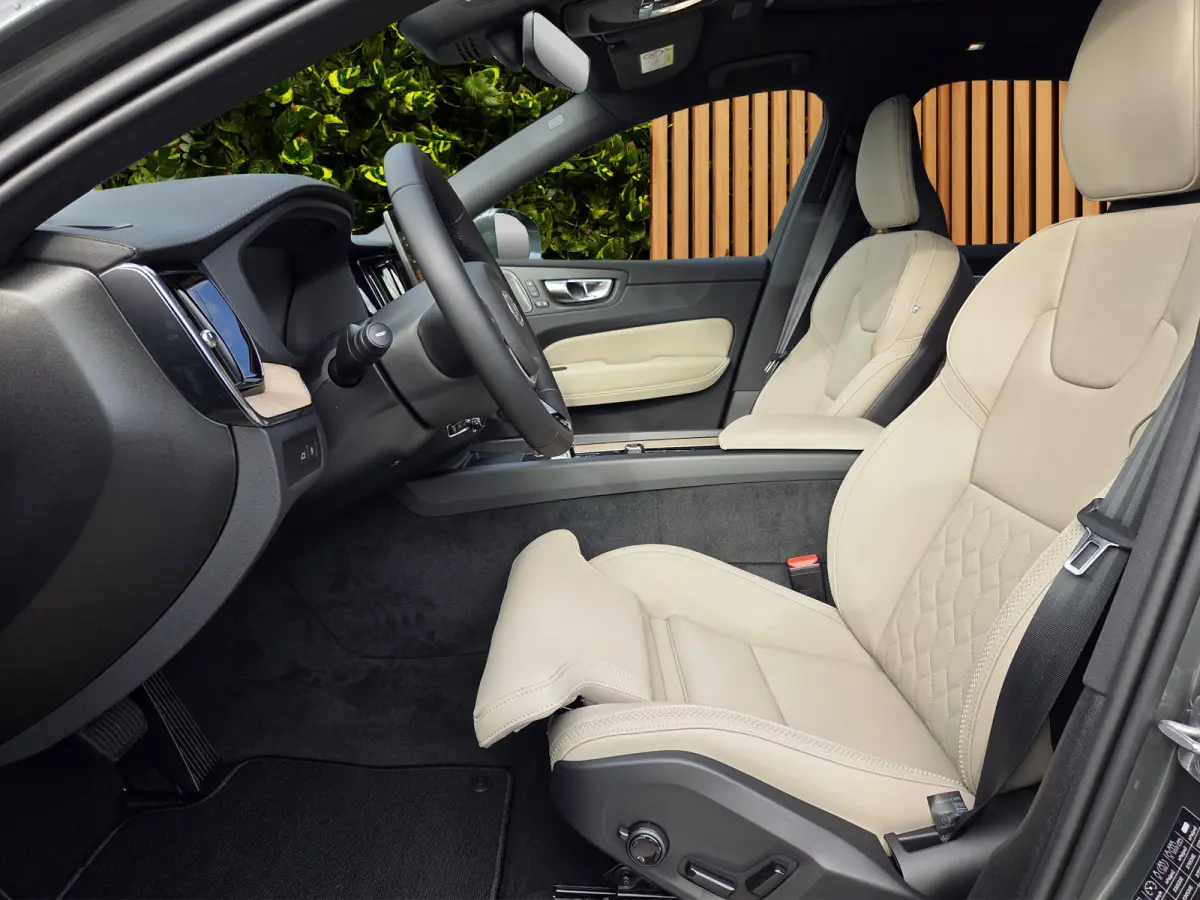 2.0 T6 AWD Recharge Ultra Bright | Luchtvering | 21" Velgen | Panoramadak | 360 Camera | Memory | Head-up