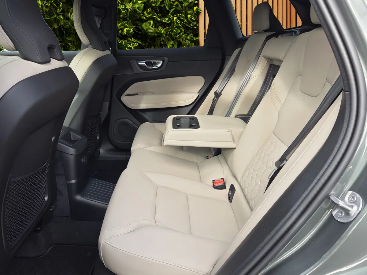2.0 T6 AWD Recharge Ultra Bright | Luchtvering | 21" Velgen | Panoramadak | 360 Camera | Memory | Head-up