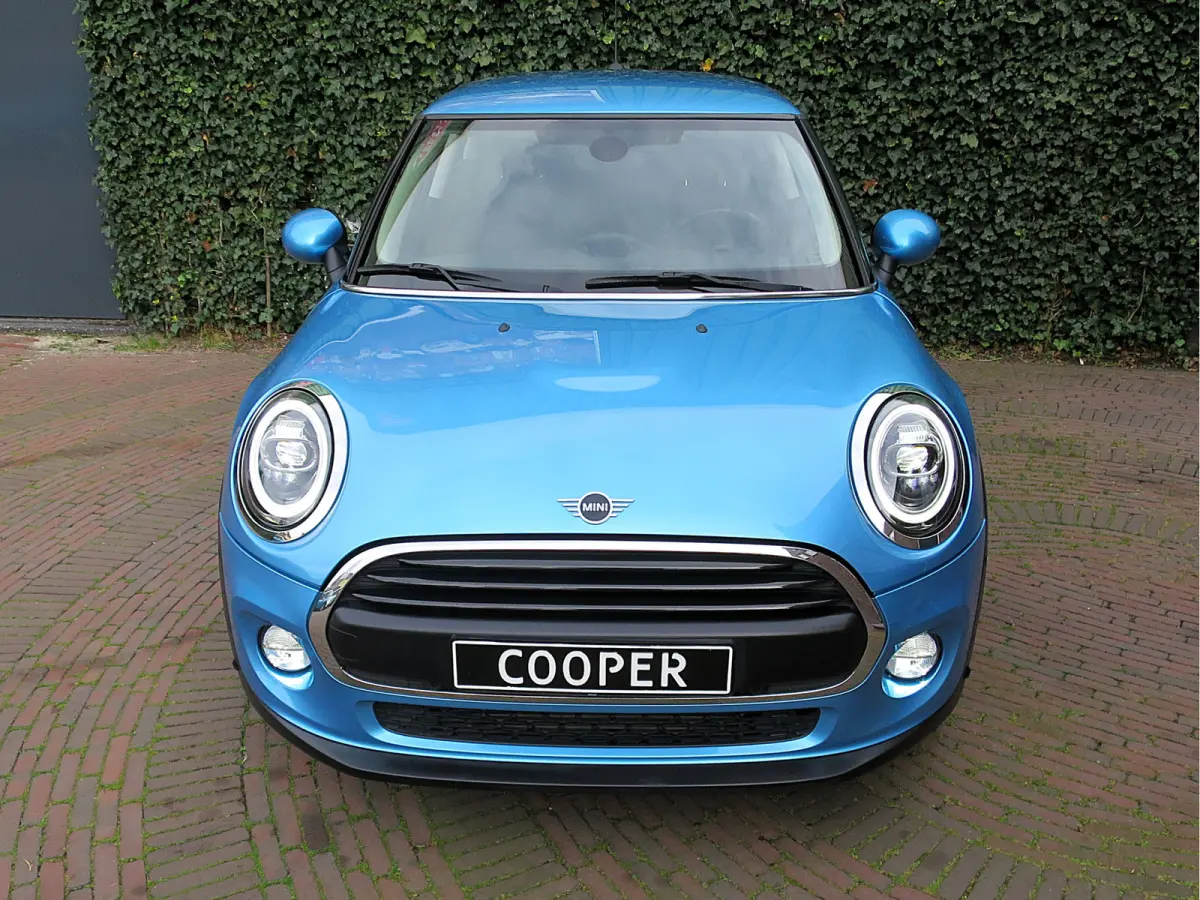 1.5 One Pepper F56 LCI met LED, Park ass., Clima, BT en 16"