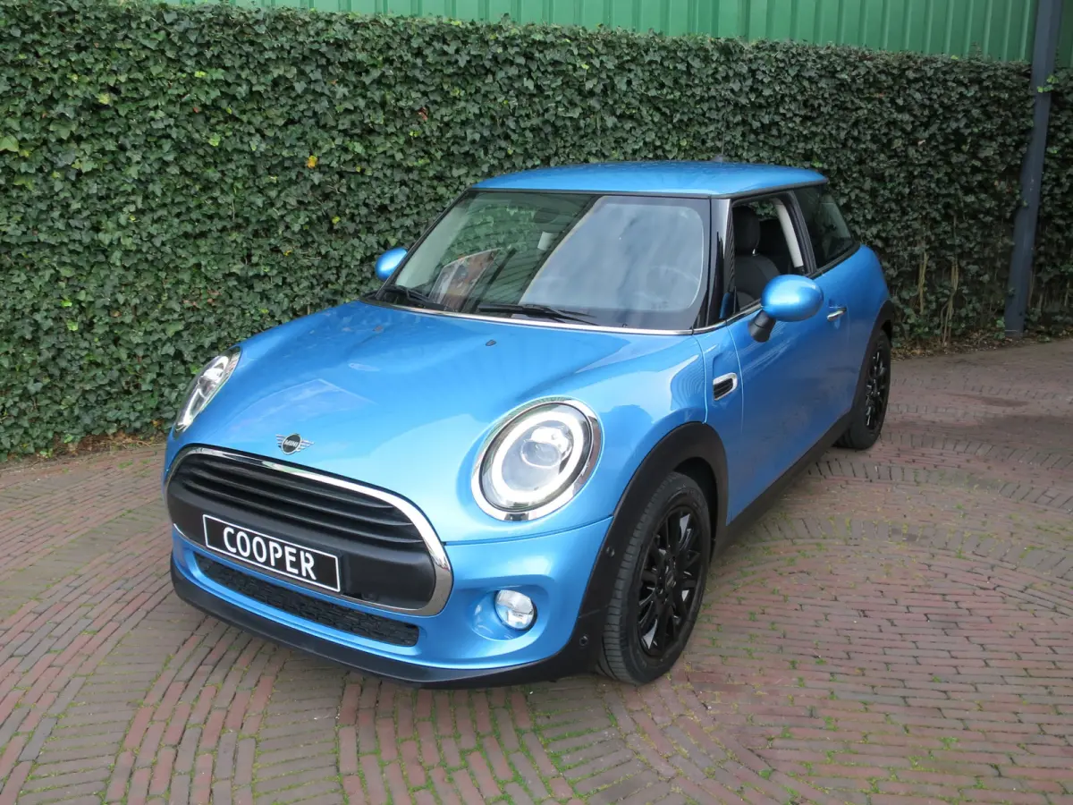 1.5 One Pepper F56 LCI met LED, Park ass., Clima, BT en 16"