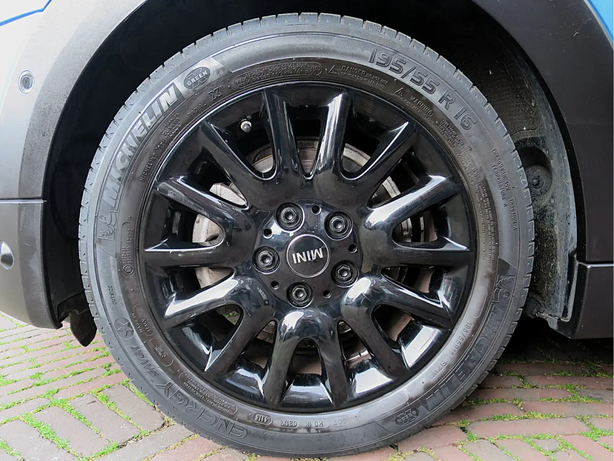 1.5 One Pepper F56 LCI met LED, Park ass., Clima, BT en 16"