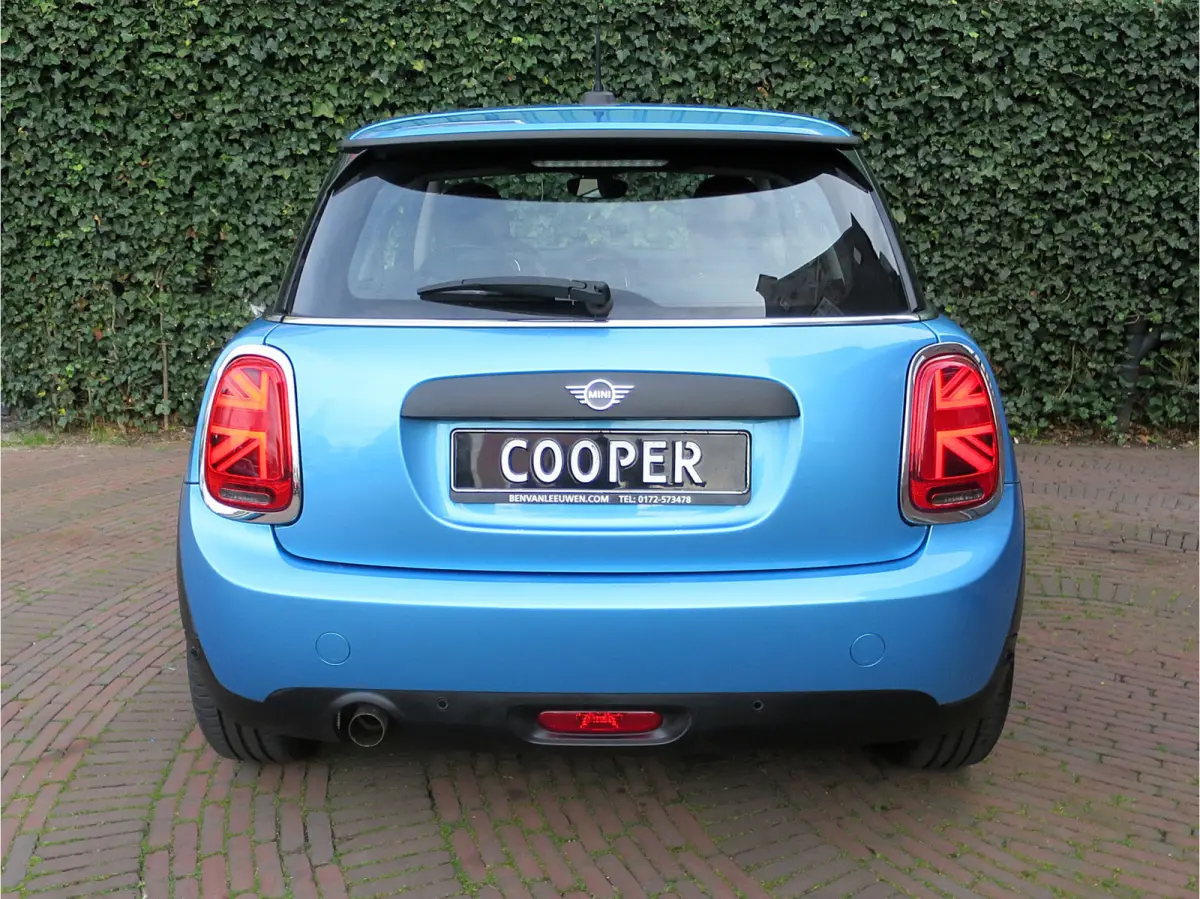 1.5 One Pepper F56 LCI met LED, Park ass., Clima, BT en 16"
