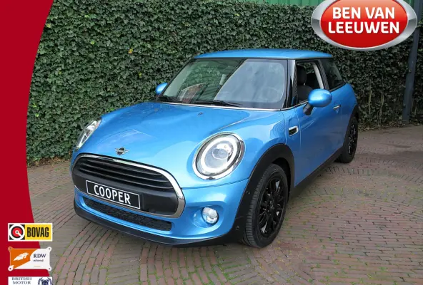 1.5 One Pepper F56 LCI met LED, Park ass., Clima, BT en 16"