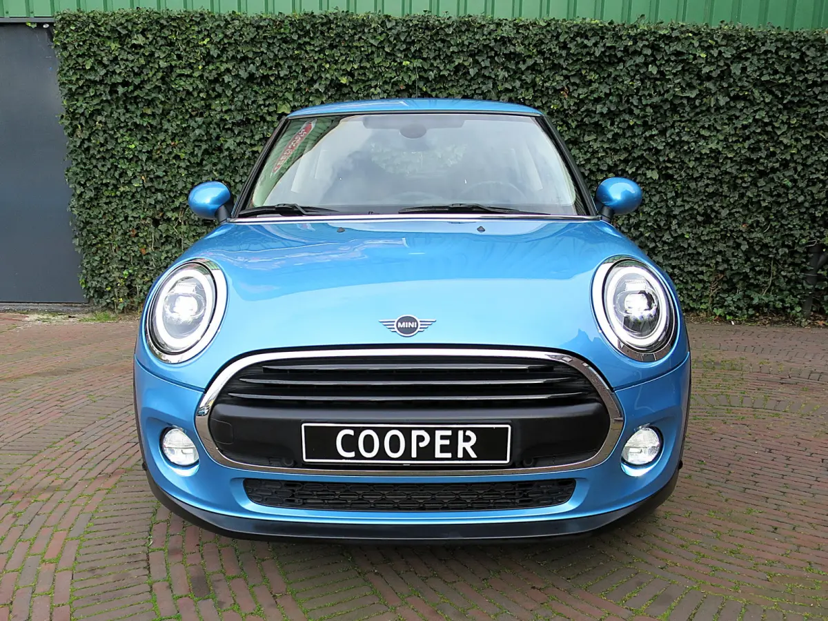 1.5 One Pepper F56 LCI met LED, Park ass., Clima, BT en 16"