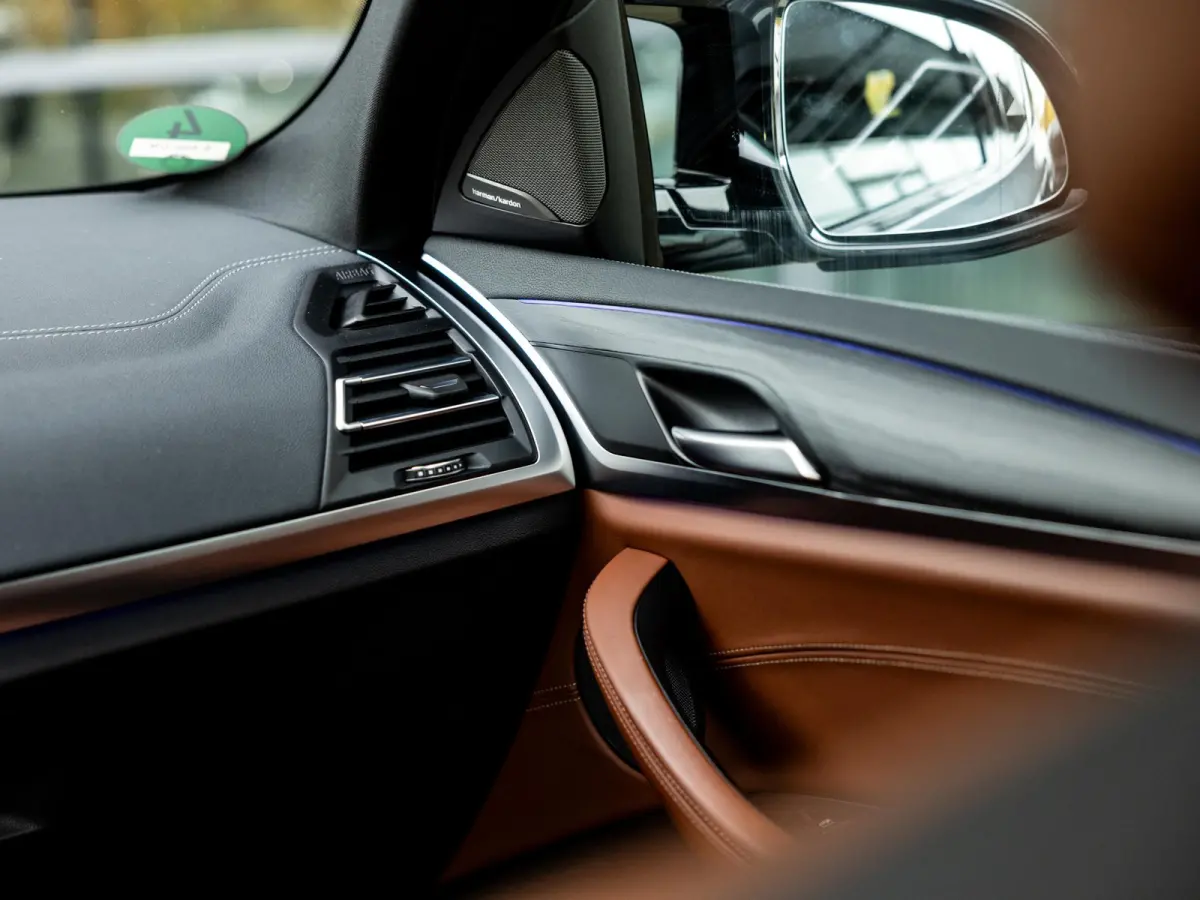 M Competition | BROOKLYN GRAU | SCHUIF/KANTELDAK | HARMAN KARDON AUDIO | STUUR + STOELVERWARMING | STOELMEMORY | 360 CAMERA | 21 INCH | APPLE-CARPLAY | HEAD-UP DISPLAY |