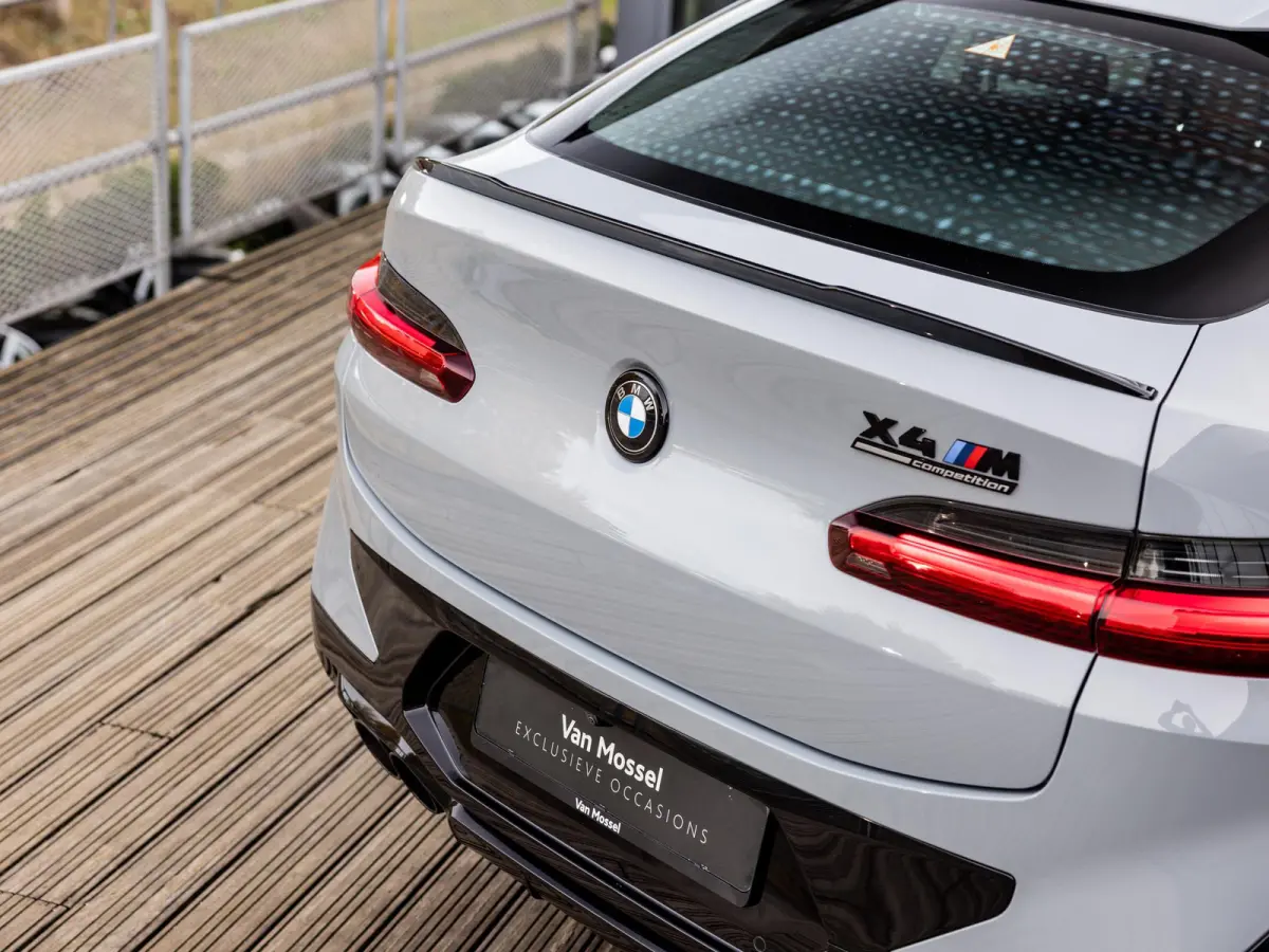 M Competition | BROOKLYN GRAU | SCHUIF/KANTELDAK | HARMAN KARDON AUDIO | STUUR + STOELVERWARMING | STOELMEMORY | 360 CAMERA | 21 INCH | APPLE-CARPLAY | HEAD-UP DISPLAY |