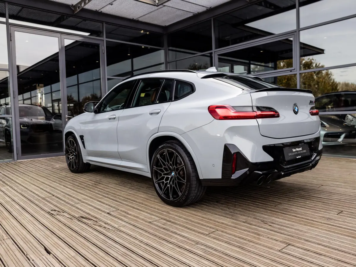 M Competition | BROOKLYN GRAU | SCHUIF/KANTELDAK | HARMAN KARDON AUDIO | STUUR + STOELVERWARMING | STOELMEMORY | 360 CAMERA | 21 INCH | APPLE-CARPLAY | HEAD-UP DISPLAY |