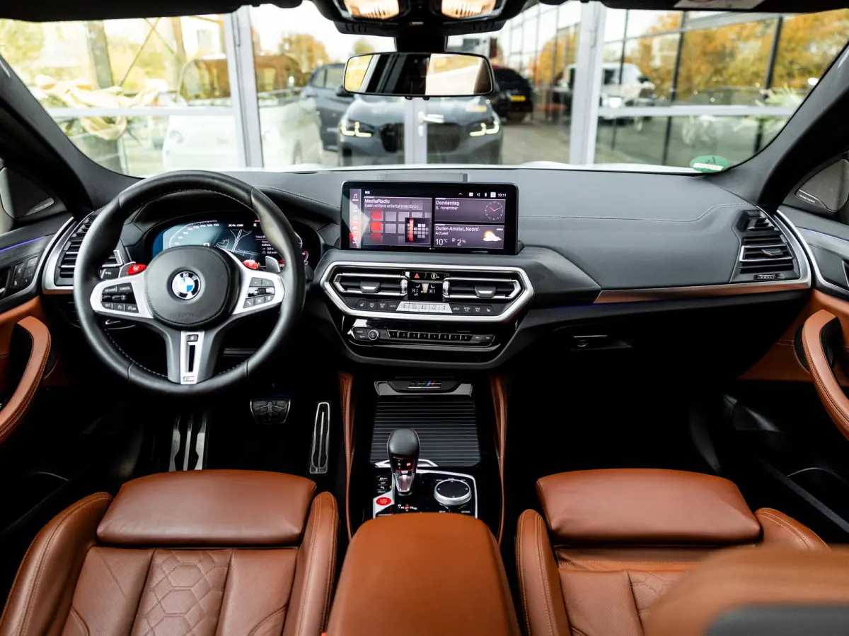 M Competition | BROOKLYN GRAU | SCHUIF/KANTELDAK | HARMAN KARDON AUDIO | STUUR + STOELVERWARMING | STOELMEMORY | 360 CAMERA | 21 INCH | APPLE-CARPLAY | HEAD-UP DISPLAY |
