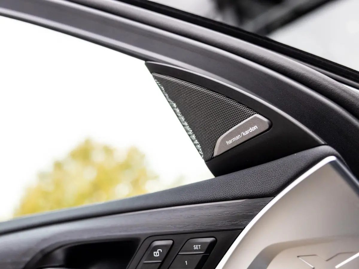 M Competition | BROOKLYN GRAU | SCHUIF/KANTELDAK | HARMAN KARDON AUDIO | STUUR + STOELVERWARMING | STOELMEMORY | 360 CAMERA | 21 INCH | APPLE-CARPLAY | HEAD-UP DISPLAY |