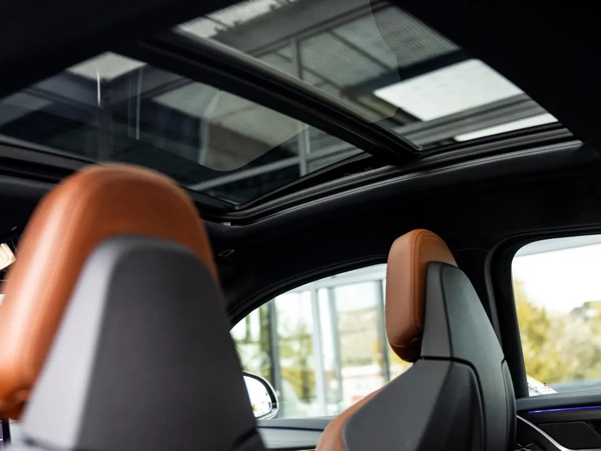 M Competition | BROOKLYN GRAU | SCHUIF/KANTELDAK | HARMAN KARDON AUDIO | STUUR + STOELVERWARMING | STOELMEMORY | 360 CAMERA | 21 INCH | APPLE-CARPLAY | HEAD-UP DISPLAY |