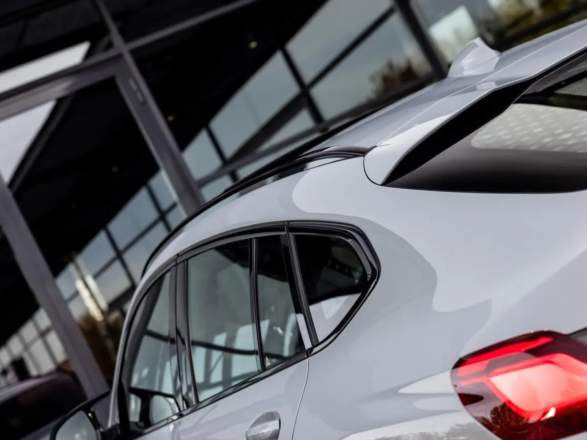 M Competition | BROOKLYN GRAU | SCHUIF/KANTELDAK | HARMAN KARDON AUDIO | STUUR + STOELVERWARMING | STOELMEMORY | 360 CAMERA | 21 INCH | APPLE-CARPLAY | HEAD-UP DISPLAY |