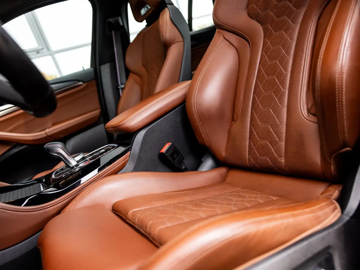 M Competition | BROOKLYN GRAU | SCHUIF/KANTELDAK | HARMAN KARDON AUDIO | STUUR + STOELVERWARMING | STOELMEMORY | 360 CAMERA | 21 INCH | APPLE-CARPLAY | HEAD-UP DISPLAY |
