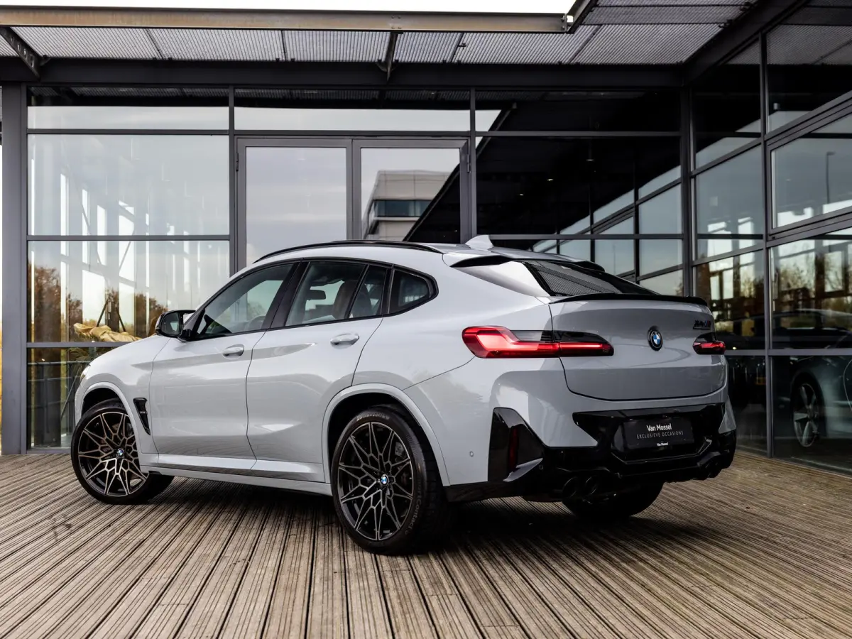 M Competition | BROOKLYN GRAU | SCHUIF/KANTELDAK | HARMAN KARDON AUDIO | STUUR + STOELVERWARMING | STOELMEMORY | 360 CAMERA | 21 INCH | APPLE-CARPLAY | HEAD-UP DISPLAY |