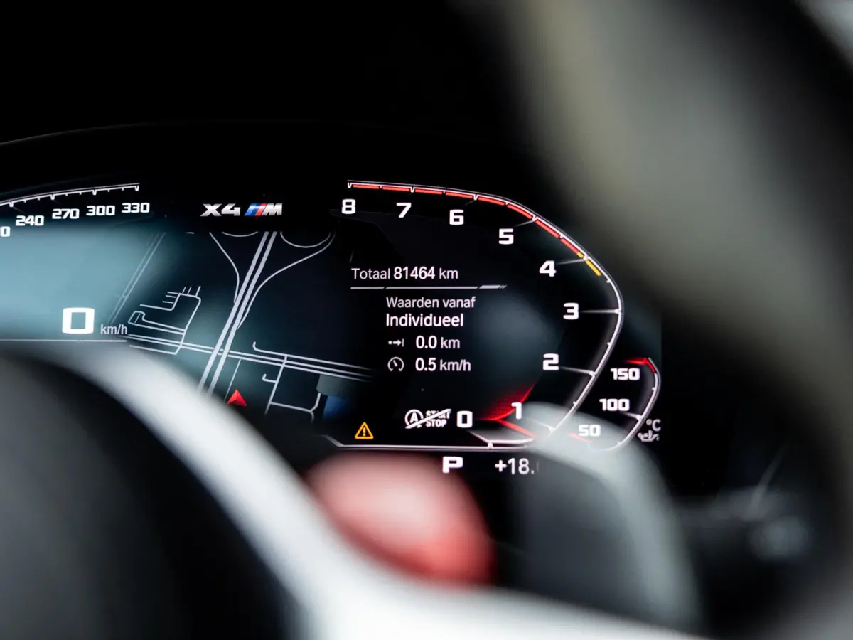 M Competition | BROOKLYN GRAU | SCHUIF/KANTELDAK | HARMAN KARDON AUDIO | STUUR + STOELVERWARMING | STOELMEMORY | 360 CAMERA | 21 INCH | APPLE-CARPLAY | HEAD-UP DISPLAY |