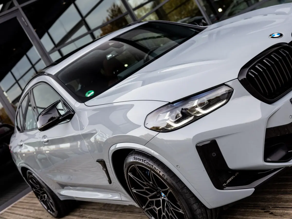 M Competition | BROOKLYN GRAU | SCHUIF/KANTELDAK | HARMAN KARDON AUDIO | STUUR + STOELVERWARMING | STOELMEMORY | 360 CAMERA | 21 INCH | APPLE-CARPLAY | HEAD-UP DISPLAY |