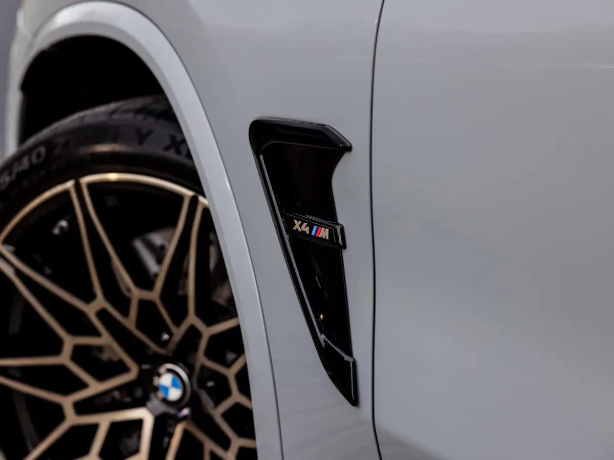 M Competition | BROOKLYN GRAU | SCHUIF/KANTELDAK | HARMAN KARDON AUDIO | STUUR + STOELVERWARMING | STOELMEMORY | 360 CAMERA | 21 INCH | APPLE-CARPLAY | HEAD-UP DISPLAY |