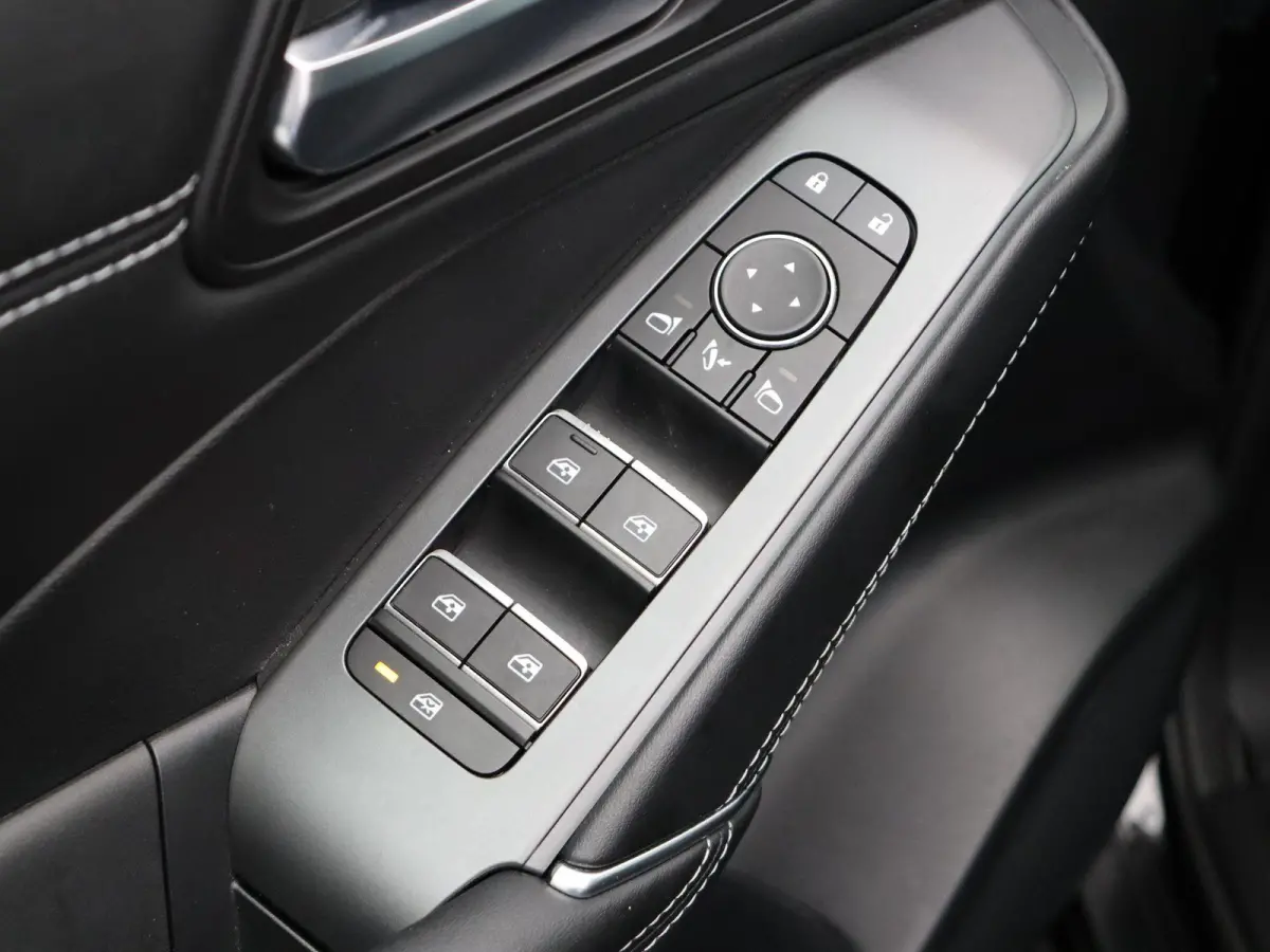 158pk MHEV Xtronic N-Connecta | Pilot assist | Headup-display | Elektrische achterklep | Rondomzichtcamera | Cold-pack | Google maps intergratie |