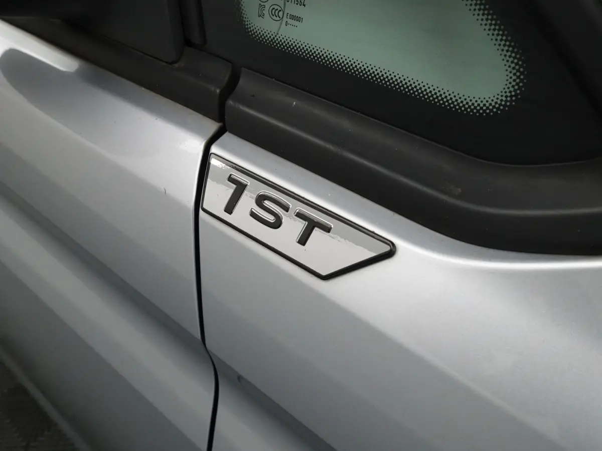 2.0 TDI 1st Edition Aut- Xenon Led, CarPlay, Android Auto, Trekhaak, Park Assist, Virtual Cockpit