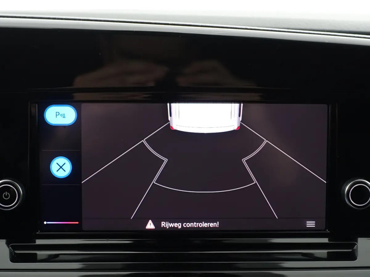 2.0 TDI 1st Edition Aut- Xenon Led, CarPlay, Android Auto, Trekhaak, Park Assist, Virtual Cockpit