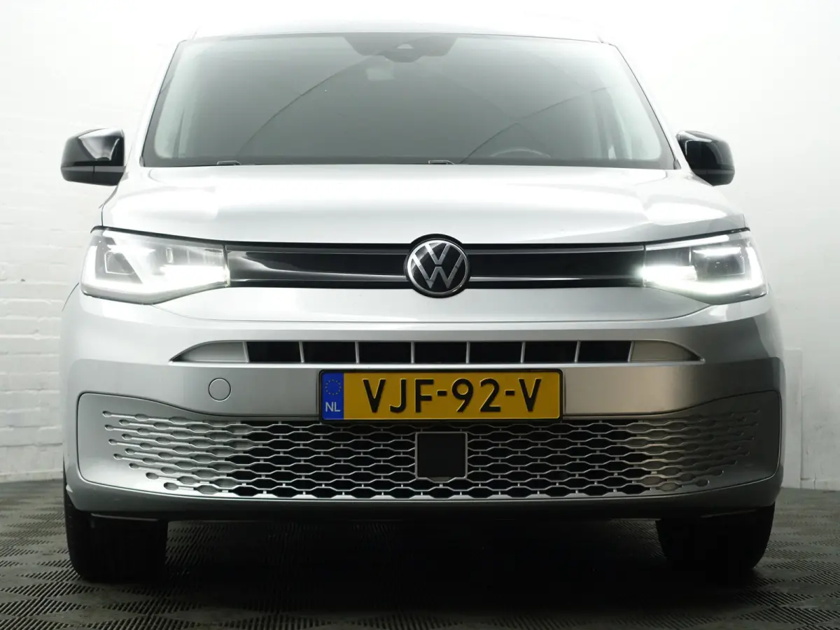 2.0 TDI 1st Edition Aut- Xenon Led, CarPlay, Android Auto, Trekhaak, Park Assist, Virtual Cockpit