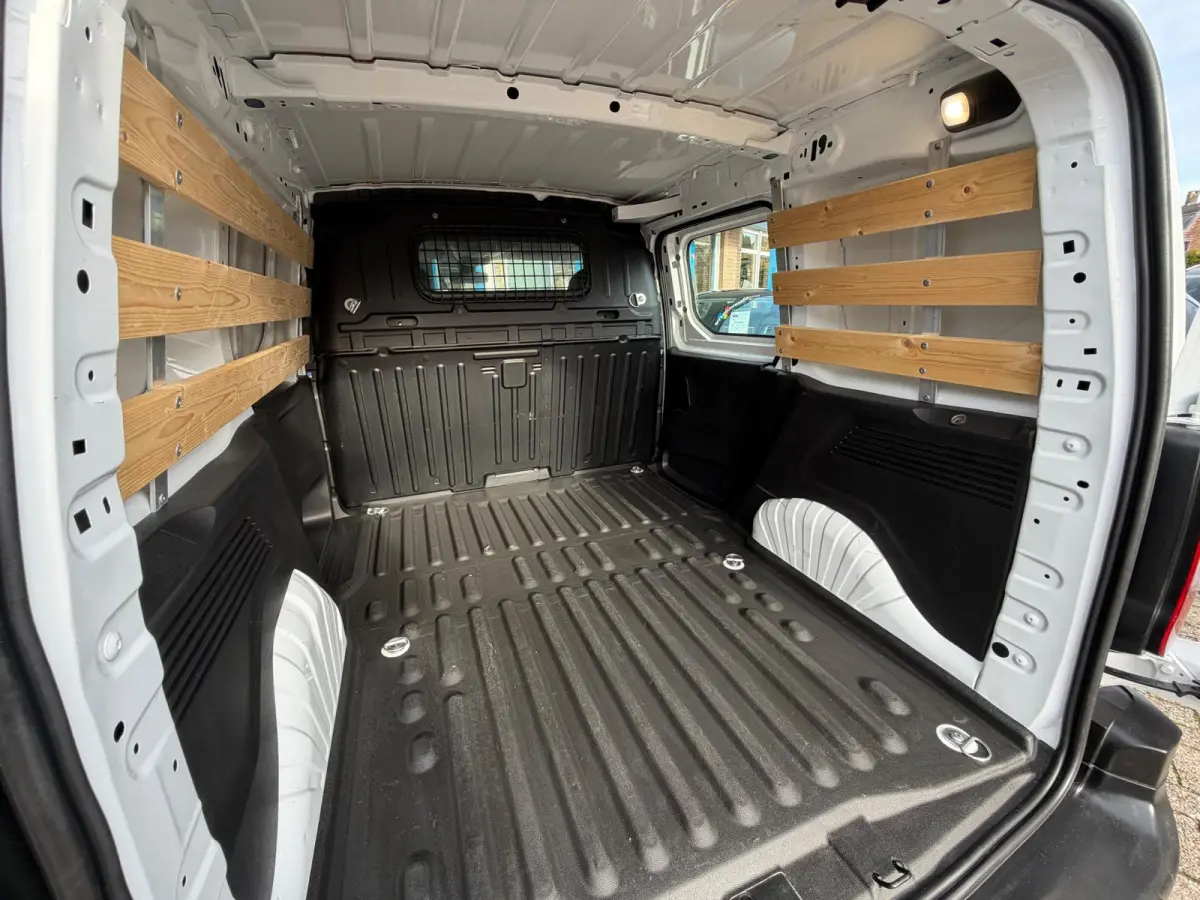 1.2 PureTech Premium 2022 WIT NAVI AIRCO BTW