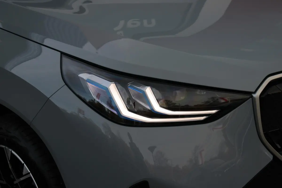 30e xDRIVE M-SPORT 299PK | M-SPORTPAKKET 337 MET O.A. M AERODYNAMICA PAKKET - SHADOWLINE RAAMOMLIJSTING - M-SPORT ONDERSTEL - M-INTERIEUR PAKKET - VEGANZA LEDEREN BEKLEDING - M-SPORT INTERIE