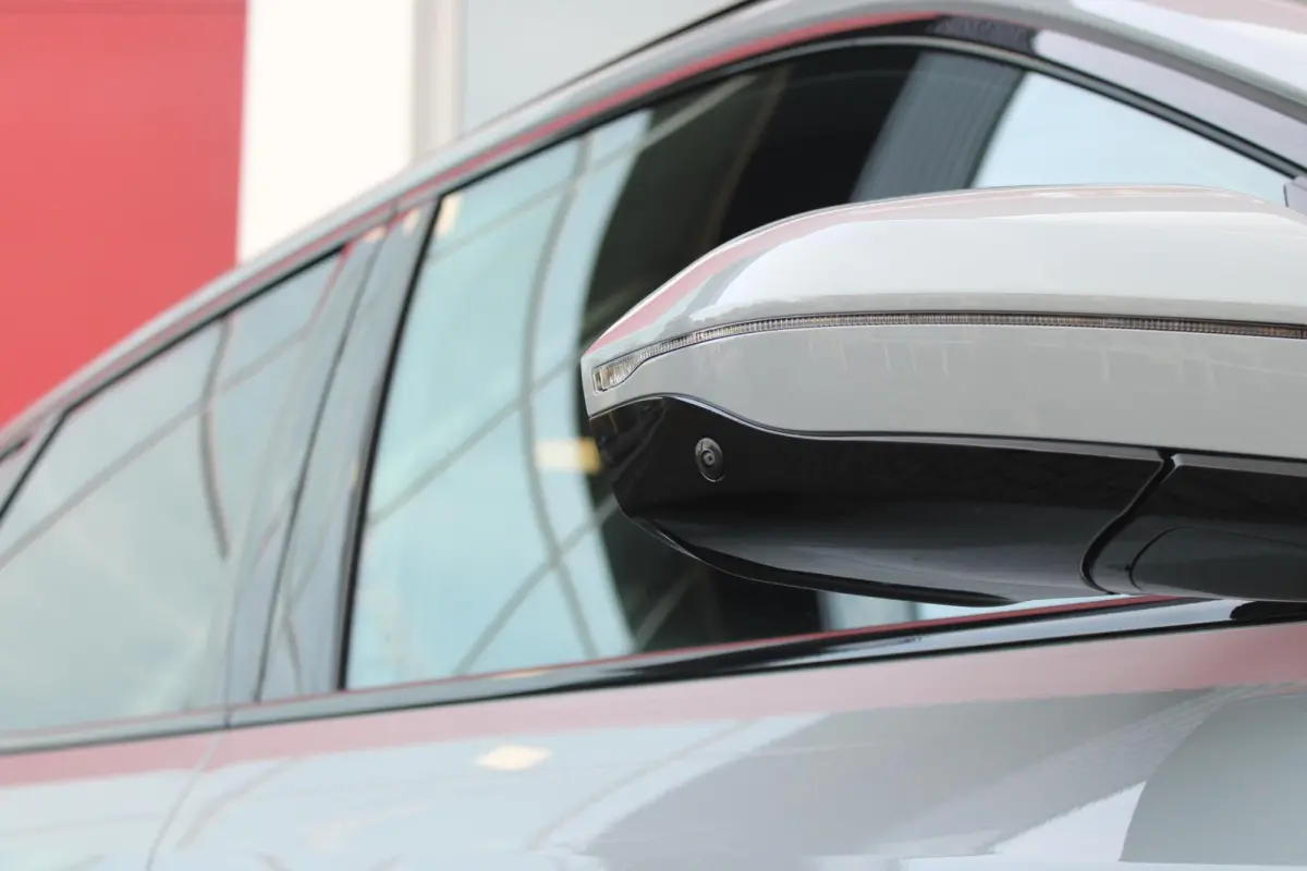 30e xDRIVE M-SPORT 299PK | M-SPORTPAKKET 337 MET O.A. M AERODYNAMICA PAKKET - SHADOWLINE RAAMOMLIJSTING - M-SPORT ONDERSTEL - M-INTERIEUR PAKKET - VEGANZA LEDEREN BEKLEDING - M-SPORT INTERIE