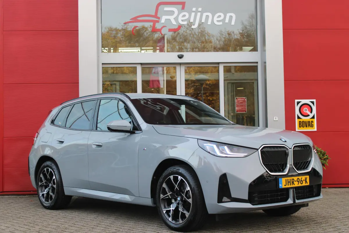 30e xDRIVE M-SPORT 299PK | M-SPORTPAKKET 337 MET O.A. M AERODYNAMICA PAKKET - SHADOWLINE RAAMOMLIJSTING - M-SPORT ONDERSTEL - M-INTERIEUR PAKKET - VEGANZA LEDEREN BEKLEDING - M-SPORT INTERIE