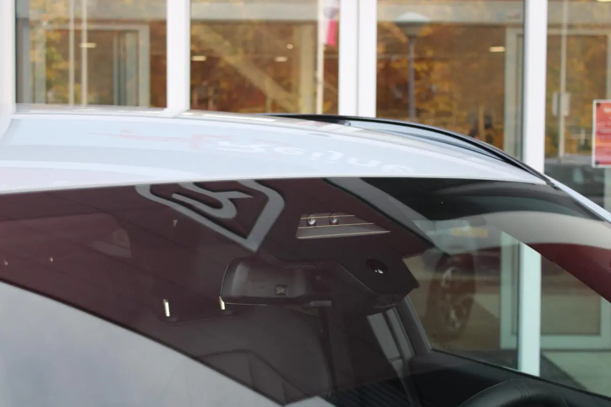 30e xDRIVE M-SPORT 299PK | M-SPORTPAKKET 337 MET O.A. M AERODYNAMICA PAKKET - SHADOWLINE RAAMOMLIJSTING - M-SPORT ONDERSTEL - M-INTERIEUR PAKKET - VEGANZA LEDEREN BEKLEDING - M-SPORT INTERIE