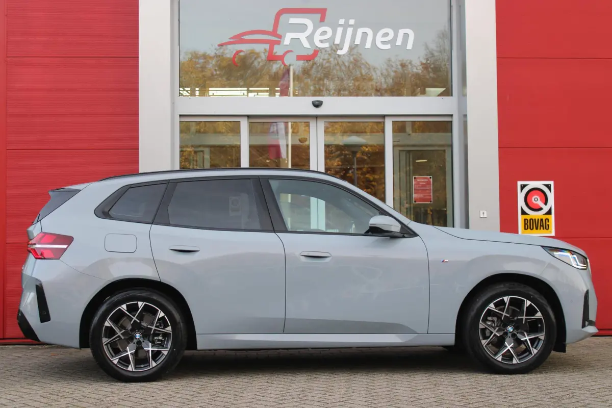 30e xDRIVE M-SPORT 299PK | M-SPORTPAKKET 337 MET O.A. M AERODYNAMICA PAKKET - SHADOWLINE RAAMOMLIJSTING - M-SPORT ONDERSTEL - M-INTERIEUR PAKKET - VEGANZA LEDEREN BEKLEDING - M-SPORT INTERIE