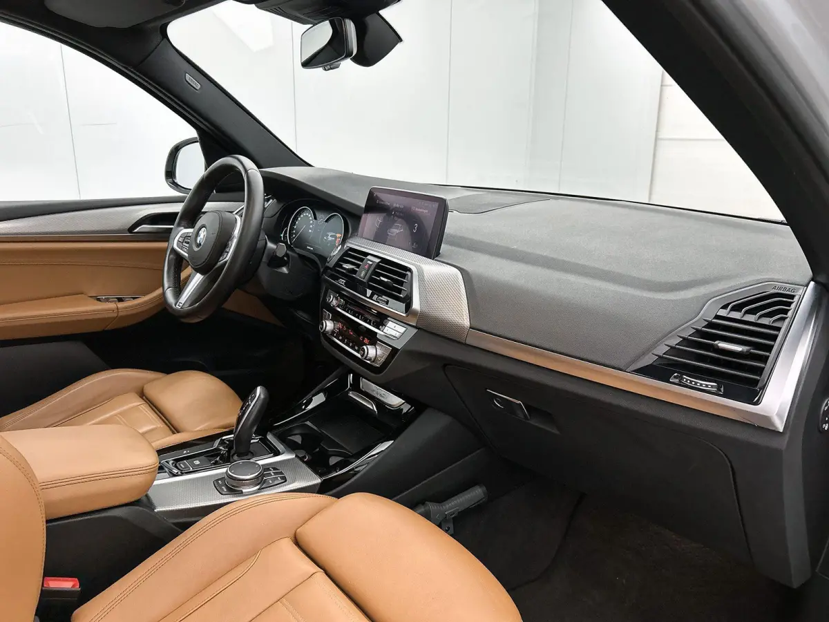 sDrive20i Launch Edition High Executive | M-SPORT PAKKET | 19 INCH | PANORAMADAK | NL AUTO | CAMERA | LEDER