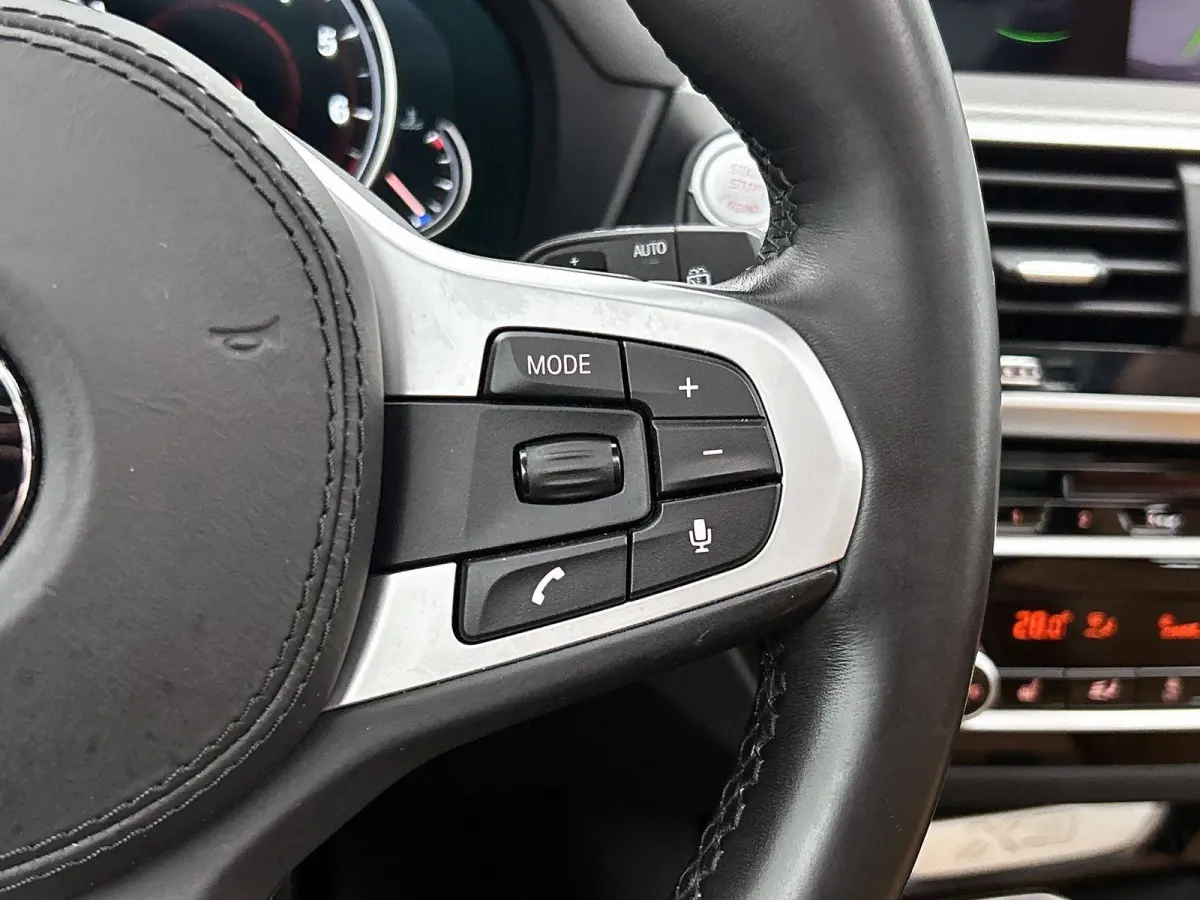 sDrive20i Launch Edition High Executive | M-SPORT PAKKET | 19 INCH | PANORAMADAK | NL AUTO | CAMERA | LEDER