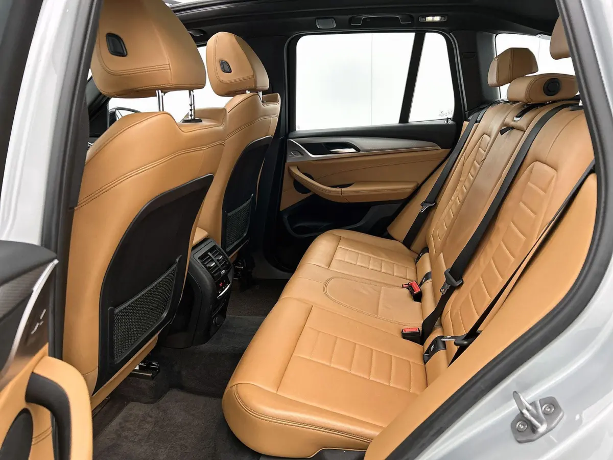 sDrive20i Launch Edition High Executive | M-SPORT PAKKET | 19 INCH | PANORAMADAK | NL AUTO | CAMERA | LEDER