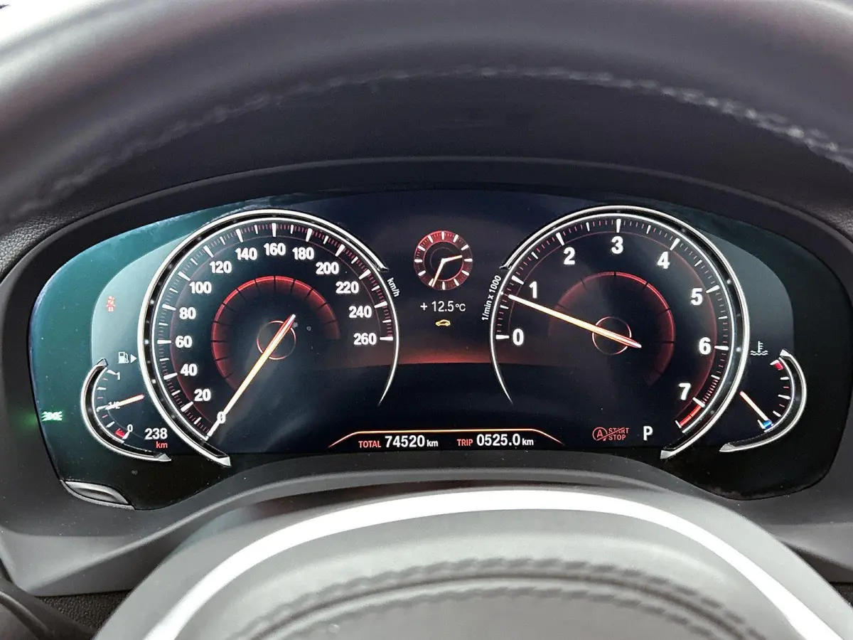 sDrive20i Launch Edition High Executive | M-SPORT PAKKET | 19 INCH | PANORAMADAK | NL AUTO | CAMERA | LEDER
