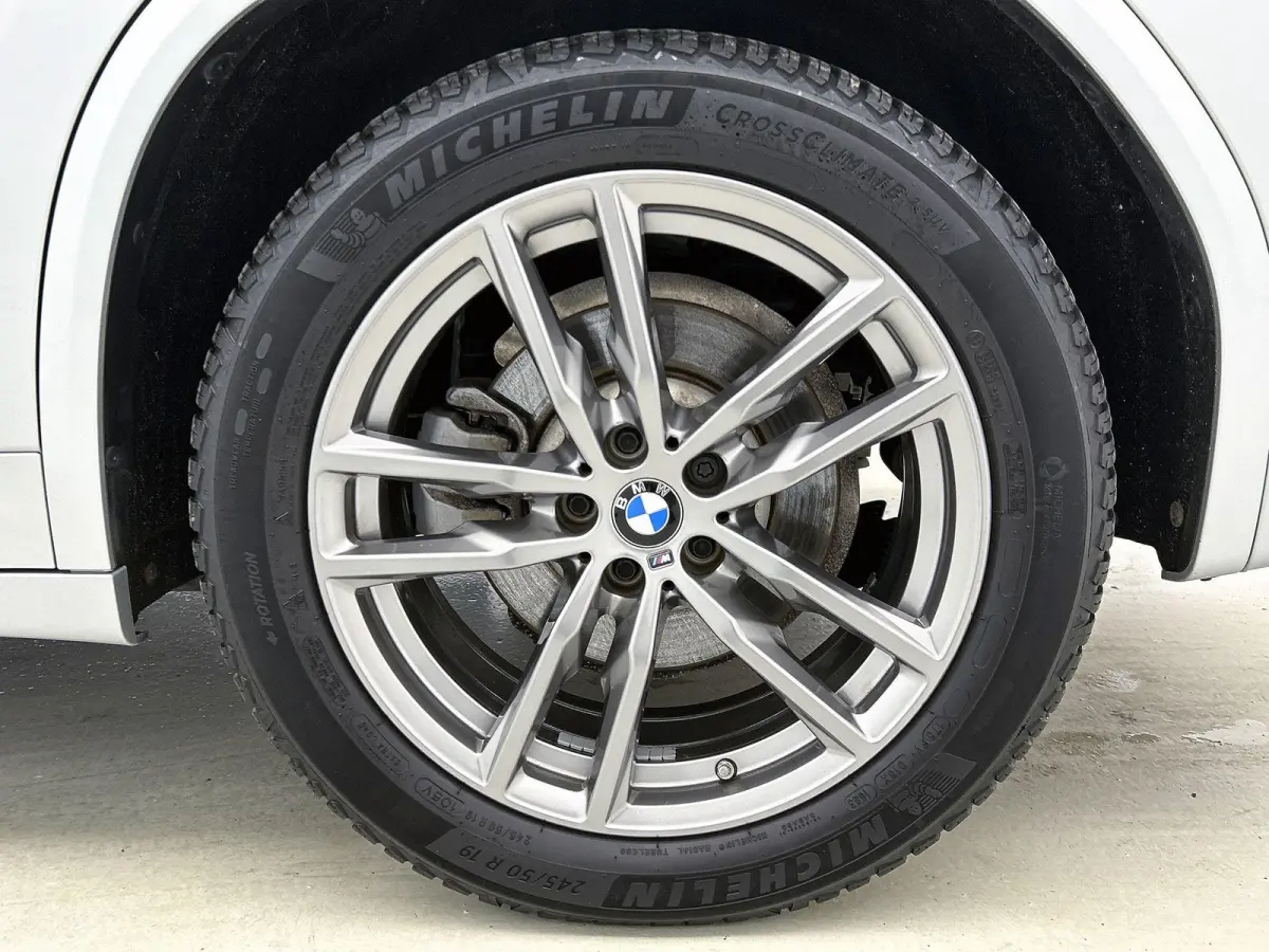 sDrive20i Launch Edition High Executive | M-SPORT PAKKET | 19 INCH | PANORAMADAK | NL AUTO | CAMERA | LEDER