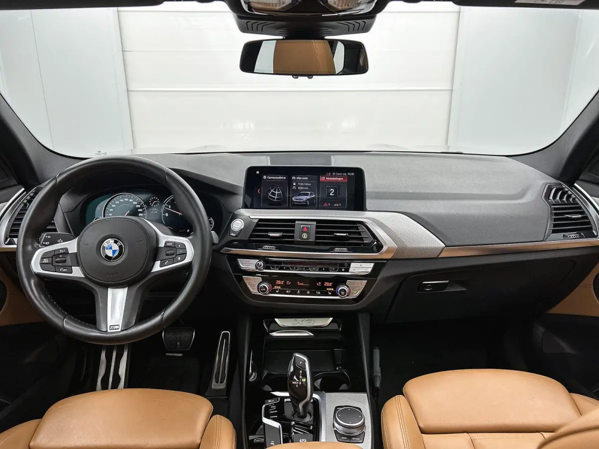 sDrive20i Launch Edition High Executive | M-SPORT PAKKET | 19 INCH | PANORAMADAK | NL AUTO | CAMERA | LEDER