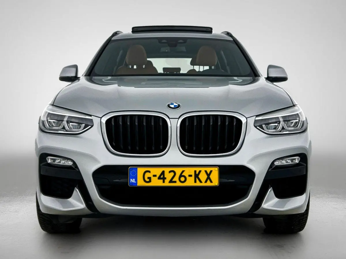 sDrive20i Launch Edition High Executive | M-SPORT PAKKET | 19 INCH | PANORAMADAK | NL AUTO | CAMERA | LEDER