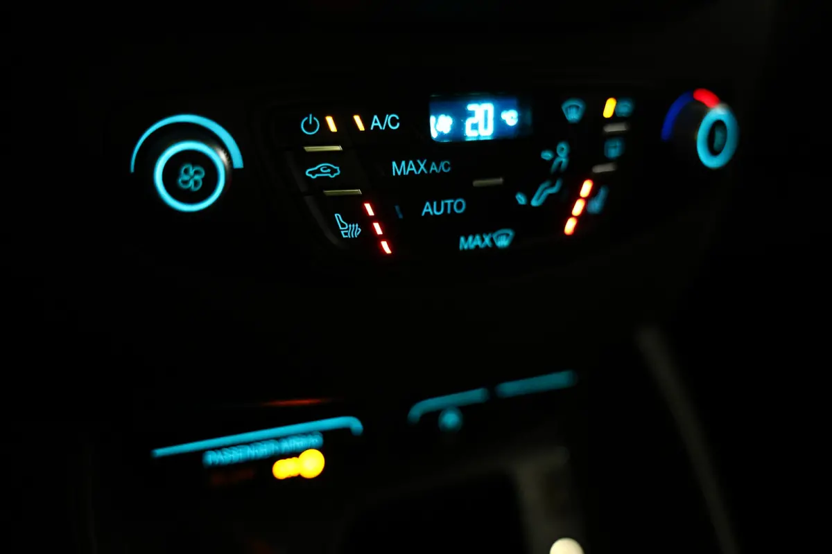 1.0 Titanium NAVI BT CAMERA STOELVW PDC '16