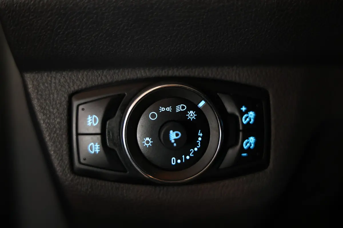 1.0 Titanium NAVI BT CAMERA STOELVW PDC '16