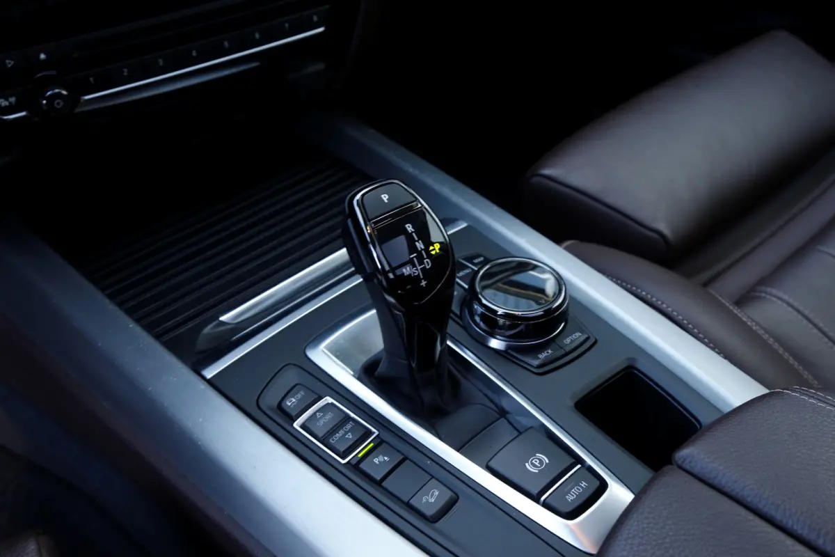 xDrive35i High Executive Aut.*Perfect Onderh.*Parelmoer wit!*Elek. Trekhaak/Pano/Leder Sport/Stoelverw./Sfeer/Memorie/HUD/LED/Camera/Elek. Klep/Parkeersens.V+A*