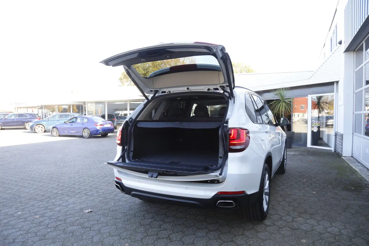 xDrive35i High Executive Aut.*Perfect Onderh.*Parelmoer wit!*Elek. Trekhaak/Pano/Leder Sport/Stoelverw./Sfeer/Memorie/HUD/LED/Camera/Elek. Klep/Parkeersens.V+A*