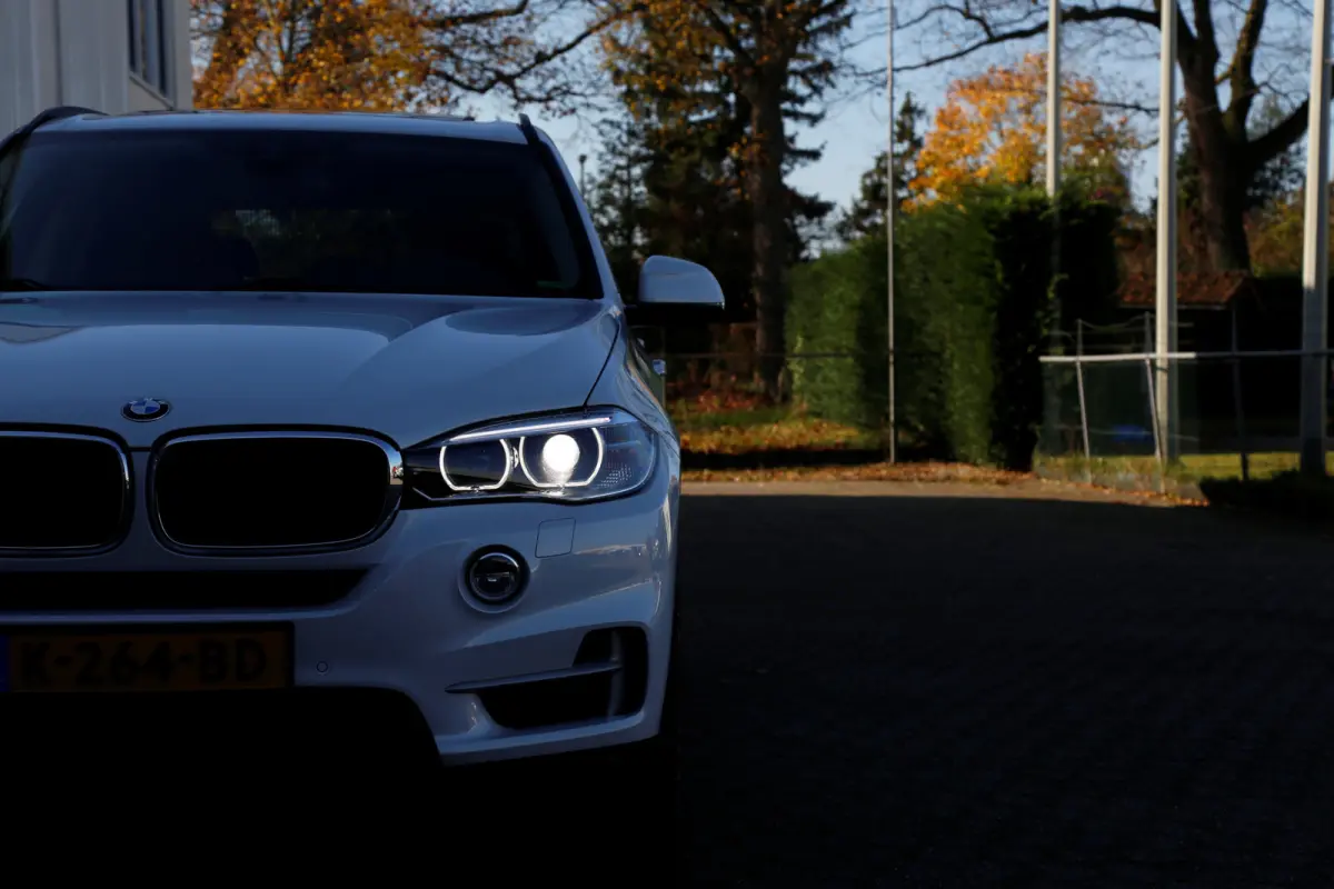 xDrive35i High Executive Aut.*Perfect Onderh.*Parelmoer wit!*Elek. Trekhaak/Pano/Leder Sport/Stoelverw./Sfeer/Memorie/HUD/LED/Camera/Elek. Klep/Parkeersens.V+A*