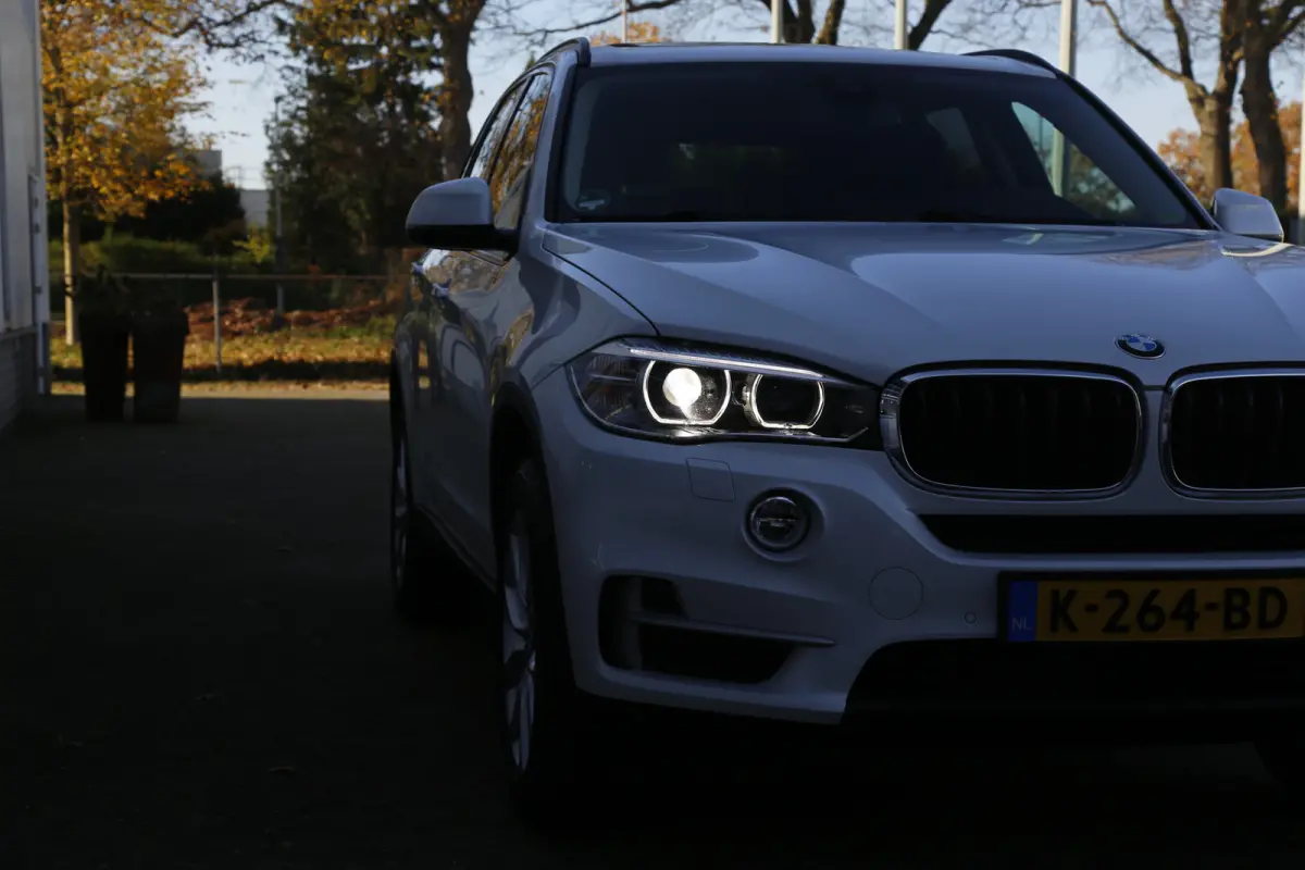 xDrive35i High Executive Aut.*Perfect Onderh.*Parelmoer wit!*Elek. Trekhaak/Pano/Leder Sport/Stoelverw./Sfeer/Memorie/HUD/LED/Camera/Elek. Klep/Parkeersens.V+A*