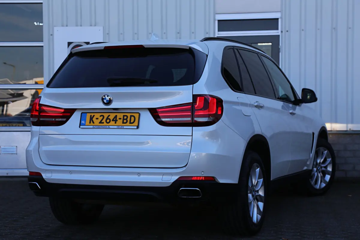 xDrive35i High Executive Aut.*Perfect Onderh.*Parelmoer wit!*Elek. Trekhaak/Pano/Leder Sport/Stoelverw./Sfeer/Memorie/HUD/LED/Camera/Elek. Klep/Parkeersens.V+A*