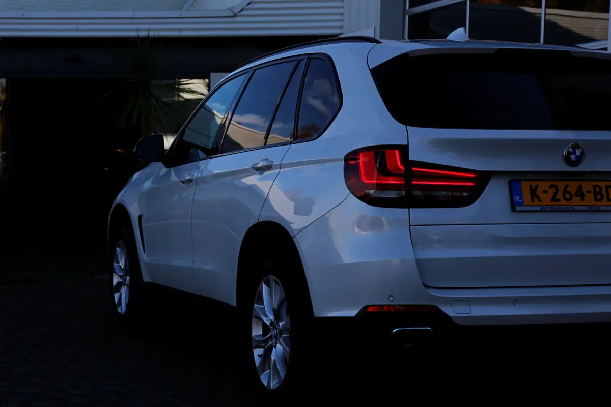 xDrive35i High Executive Aut.*Perfect Onderh.*Parelmoer wit!*Elek. Trekhaak/Pano/Leder Sport/Stoelverw./Sfeer/Memorie/HUD/LED/Camera/Elek. Klep/Parkeersens.V+A*