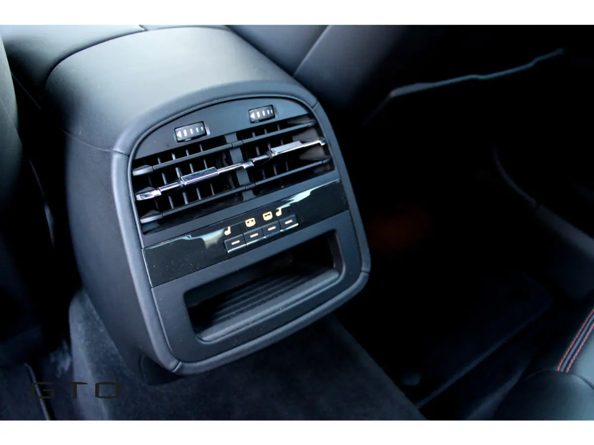 3.8 V8 GTS Harman-Kardon/Camera/Schuifdak/Sportuitlaat