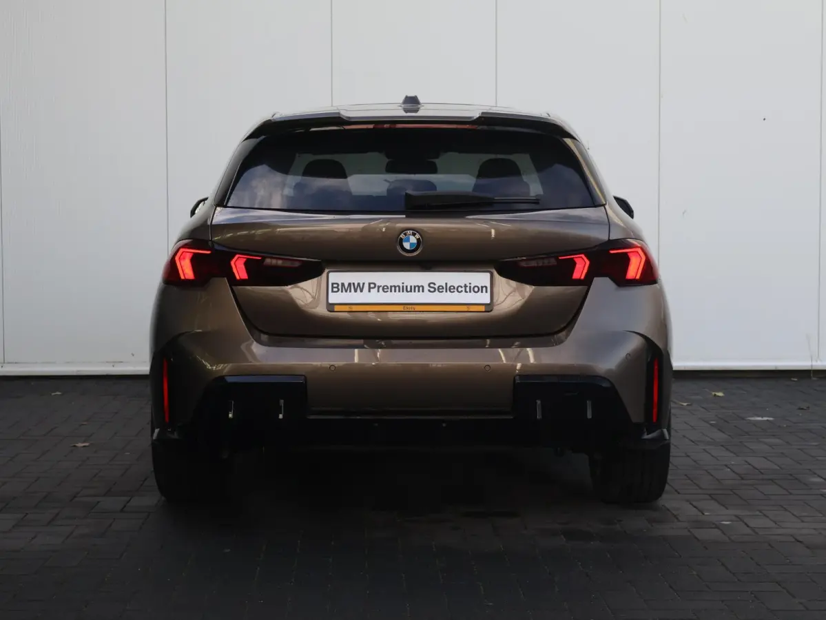 120 M Sport Pro BMW Individual Lakkleur/ Harman-Kardon/ Head-Up/M Sportstoelen/ Panoramadak/ Stuurwiel verwarming