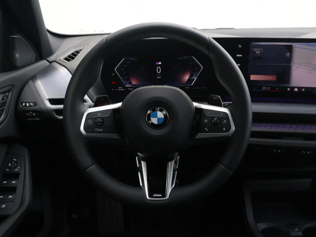 120 M Sport Pro BMW Individual Lakkleur/ Harman-Kardon/ Head-Up/M Sportstoelen/ Panoramadak/ Stuurwiel verwarming