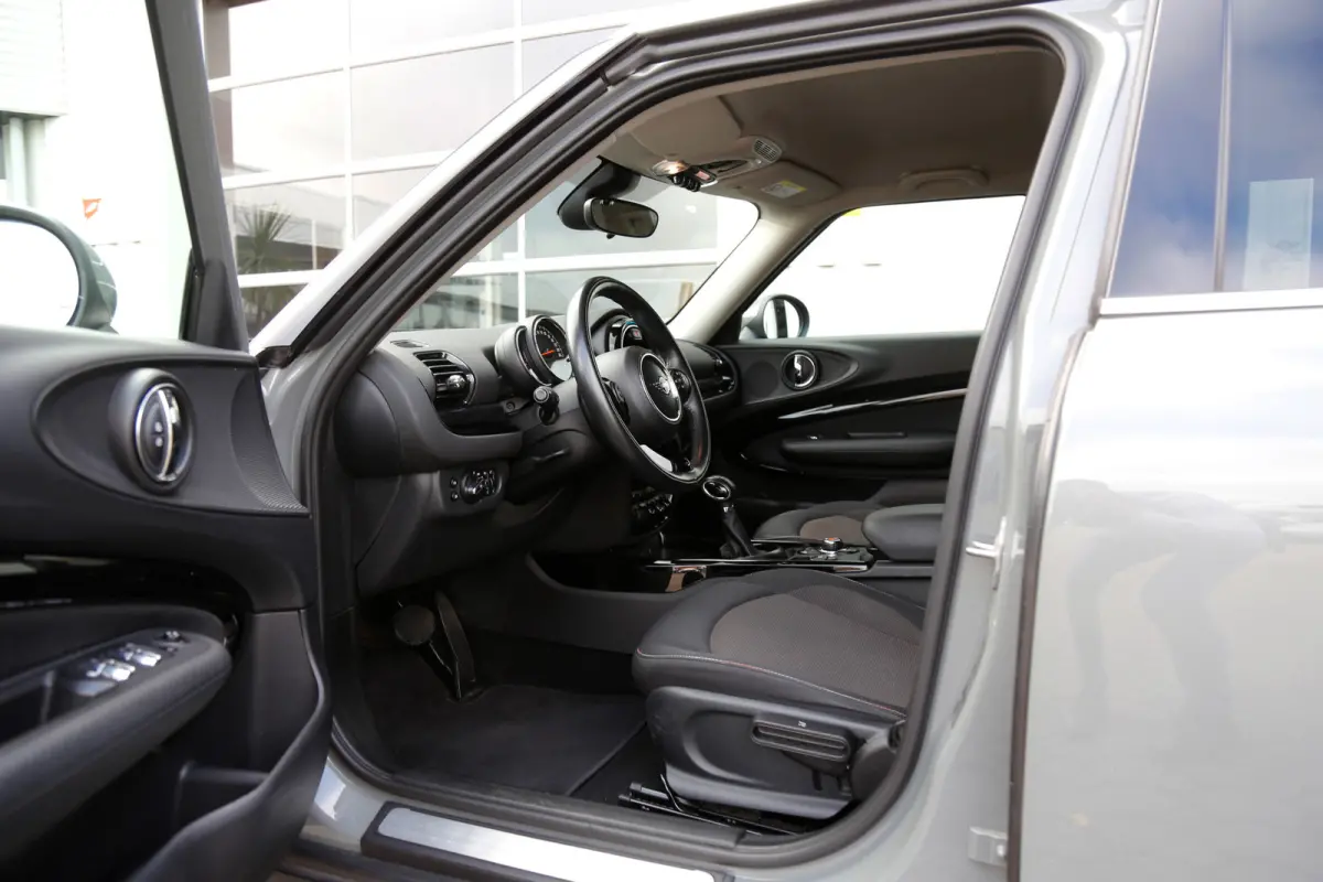 Mini 1.5 One Chili Automaat*Incl. BTW*Perfect Onderh.*Navi/Stoelverw./Keyless Entry+Go/Ambiance/Botswaarsch./Climate-Control/Parkeersens./17 inch LM*
