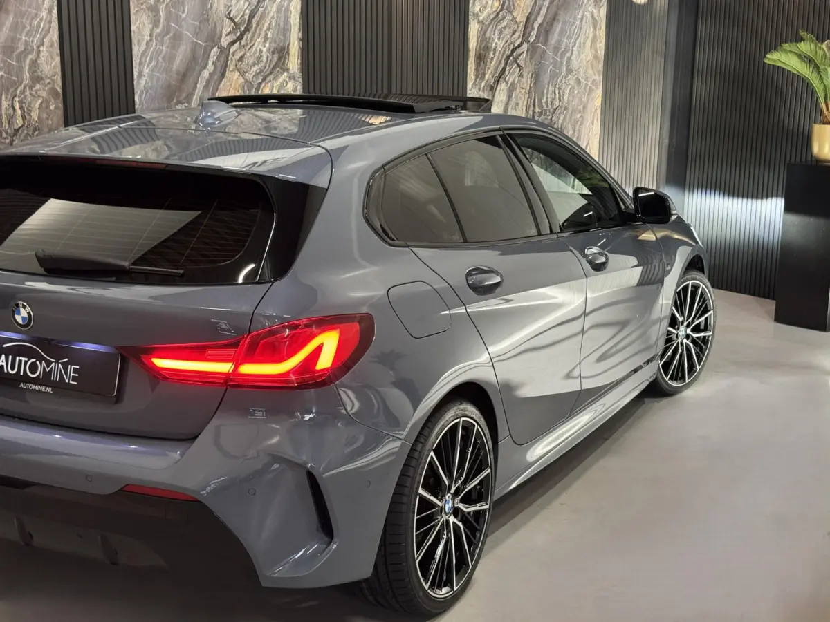 118i M Sport|PANO|SFEER|ALCANTARA|KUIPSTOELEN|BOMVOL